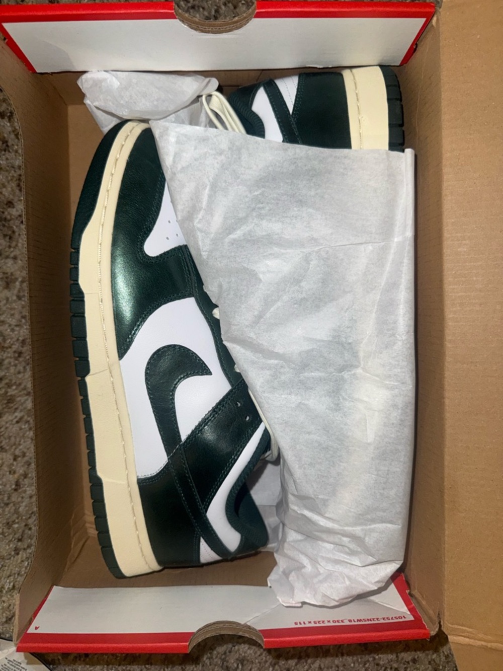 Nike - Picture 2 of 4